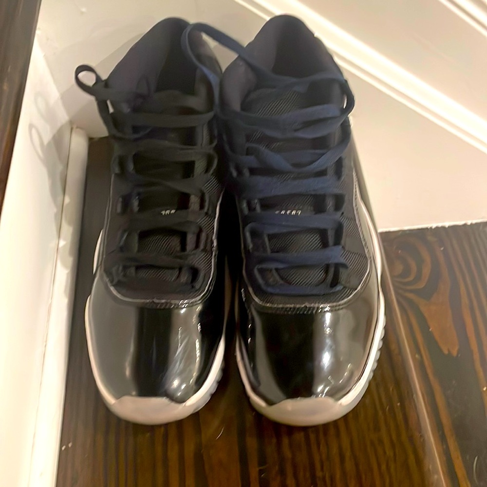Jordan 11 excellent condition slightly worn box is in good condition